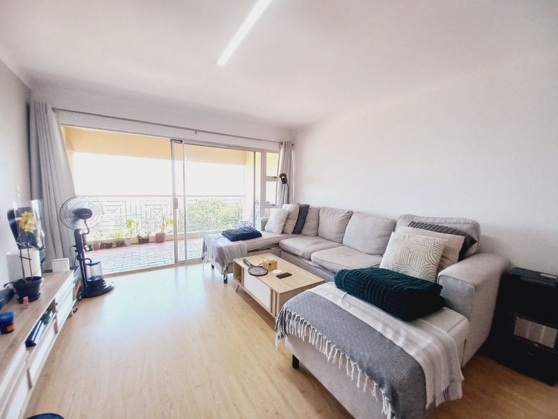 Lovely Move-In Ready 2 Bedroom Apartment with Panoramic Views in a Secure Lifestyle Complex - Photo 4