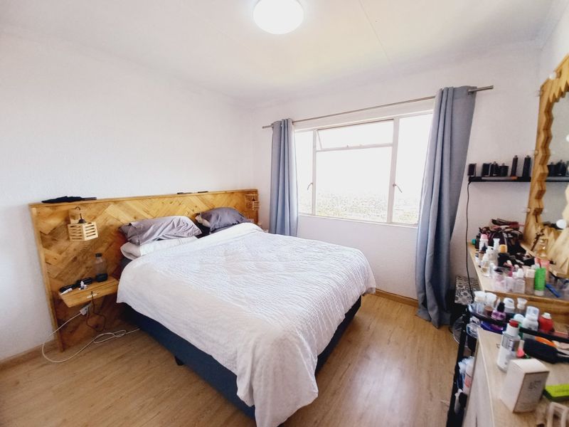 Lovely Move-In Ready 2 Bedroom Apartment with Panoramic Views in a Secure Lifestyle Complex - Photo 10