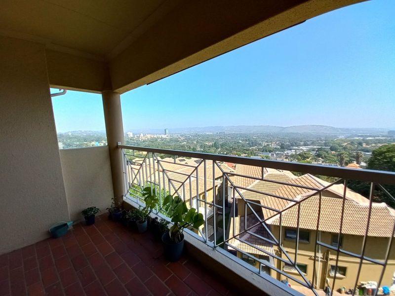 Lovely Move-In Ready 2 Bedroom Apartment with Panoramic Views in a Secure Lifestyle Complex - Photo 9