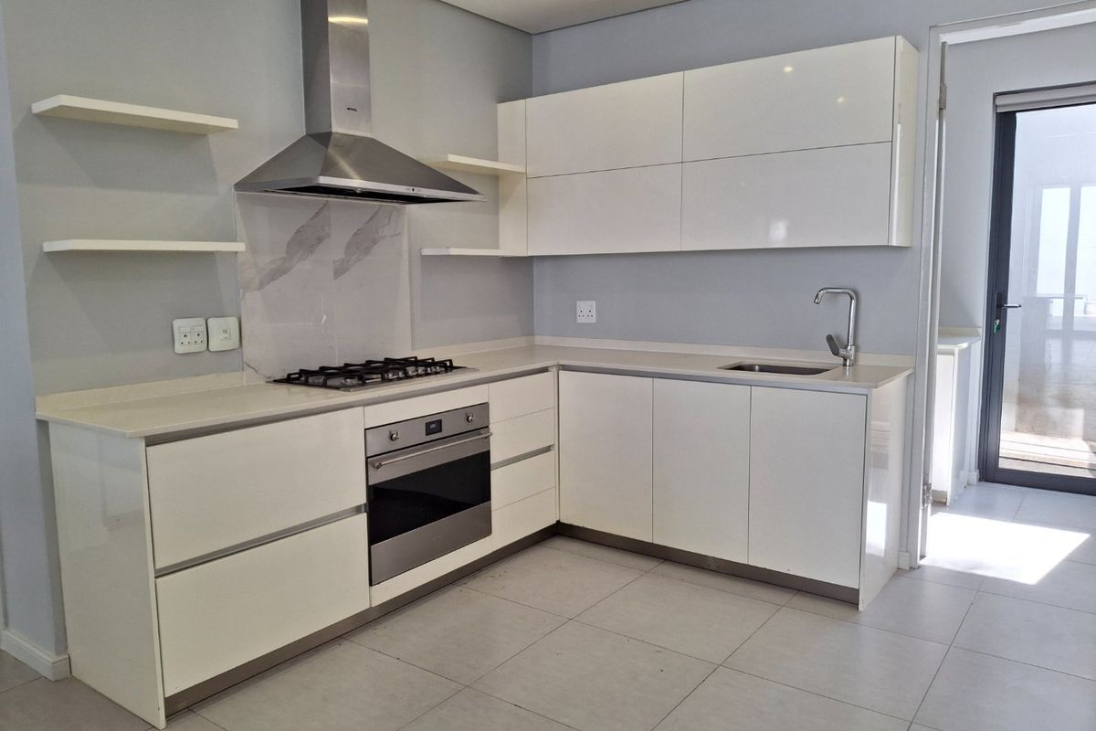 Modern 5Bed Masterpiece - Photo 3