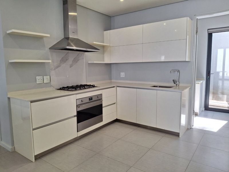 Modern 5Bed Masterpiece - Photo 3