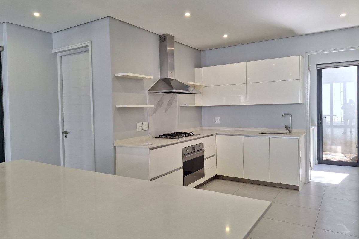 Modern 5Bed Masterpiece - Photo 4