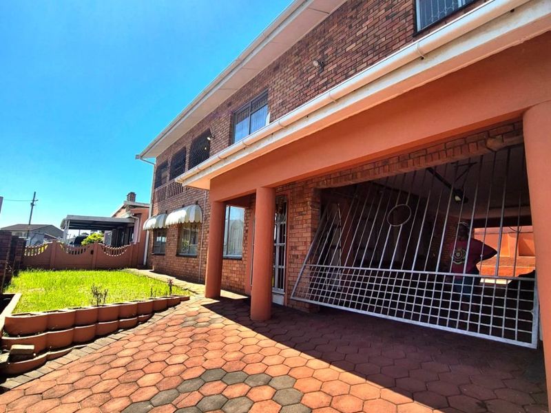 5 bedroom house for sale in Merebank R2mil - Photo 2
