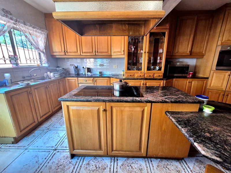 5 bedroom house for sale in Merebank R2mil - Photo 10