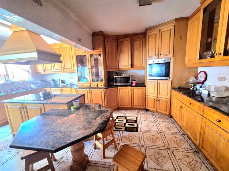 5 bedroom house for sale in Merebank R2mil - Photo 7