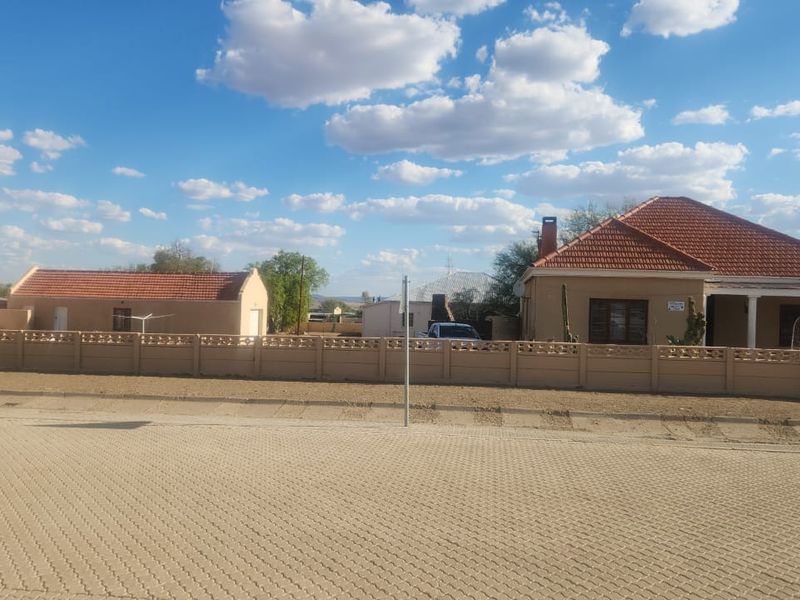 3 bedroom house for sale - Photo 2