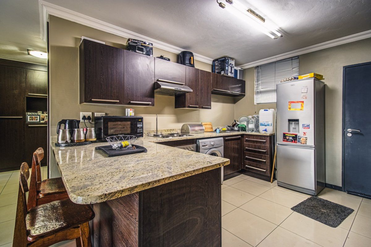 Modern 2-Bedroom Apartment with Excellent Lifestyle Amenities - Photo 5