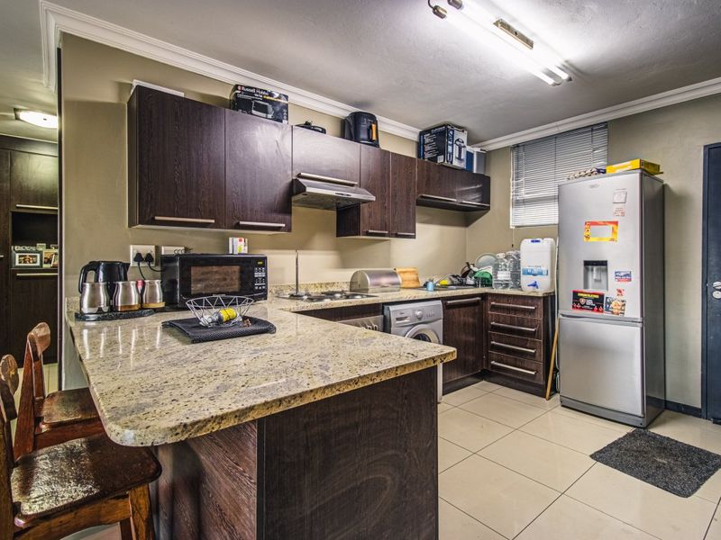 Modern 2-Bedroom Apartment with Excellent Lifestyle Amenities - Photo 4