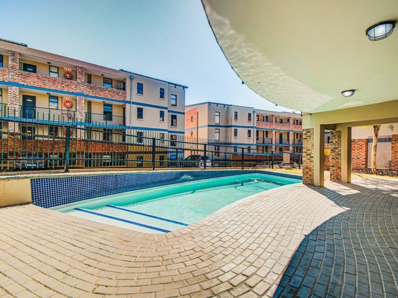 Modern 2-Bedroom Apartment with Excellent Lifestyle Amenities - Photo 2