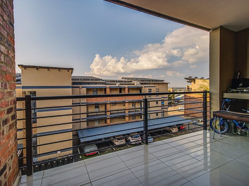 Modern 2-Bedroom Apartment with Excellent Lifestyle Amenities - Photo 7