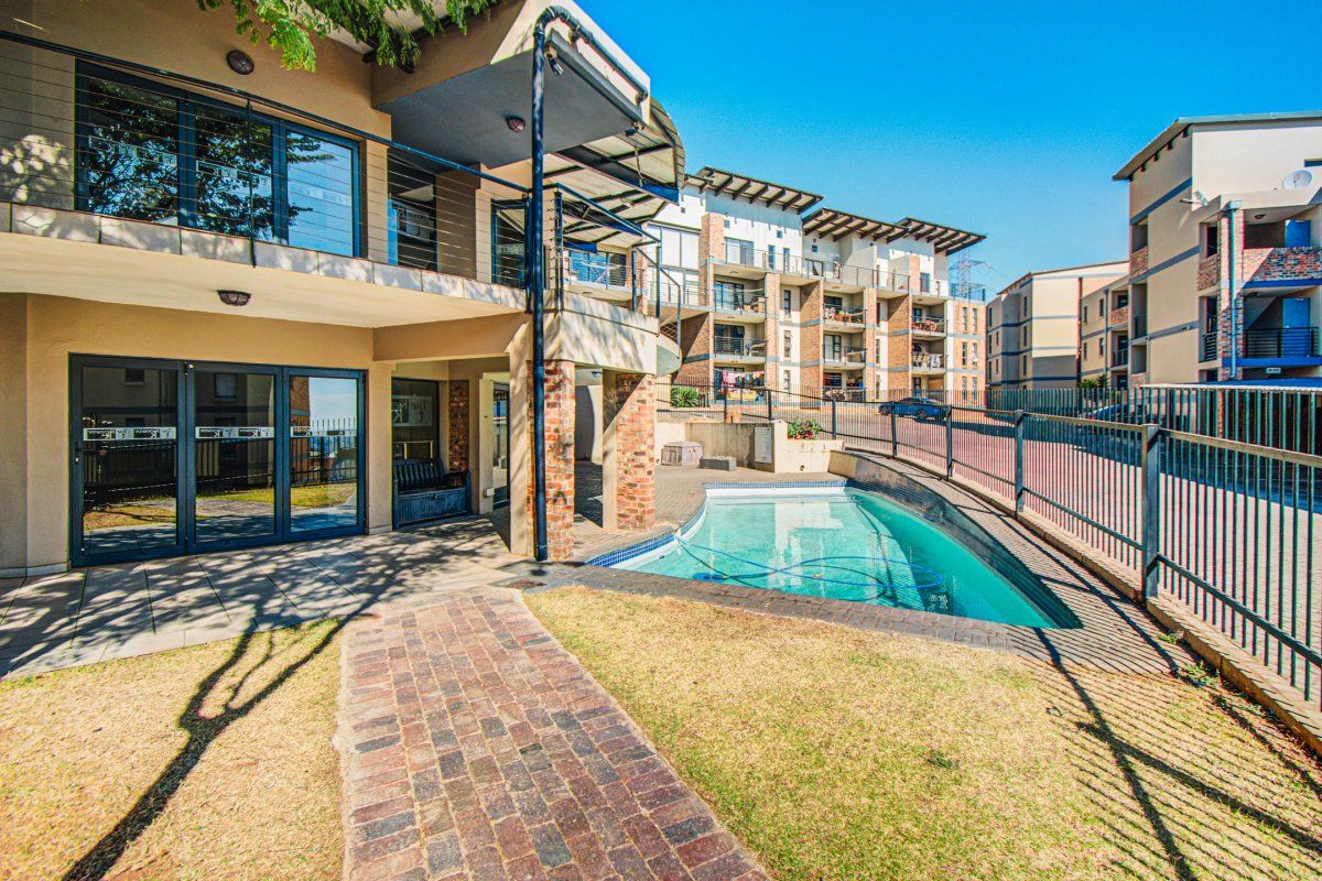 Modern 2-Bedroom Apartment with Excellent Lifestyle Amenities - Photo 2