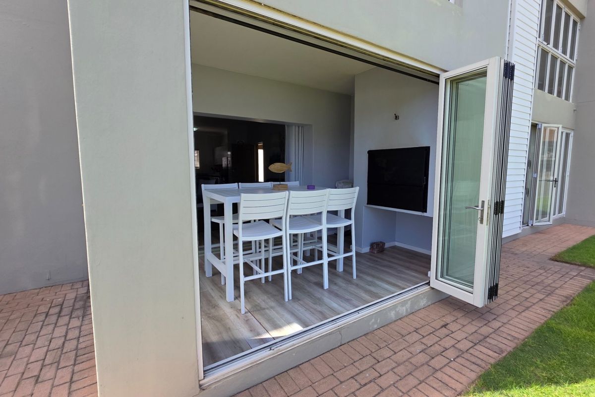 Ground Floor Apartment... Very Popular Complex... Close to The Beach !!! - Photo 2