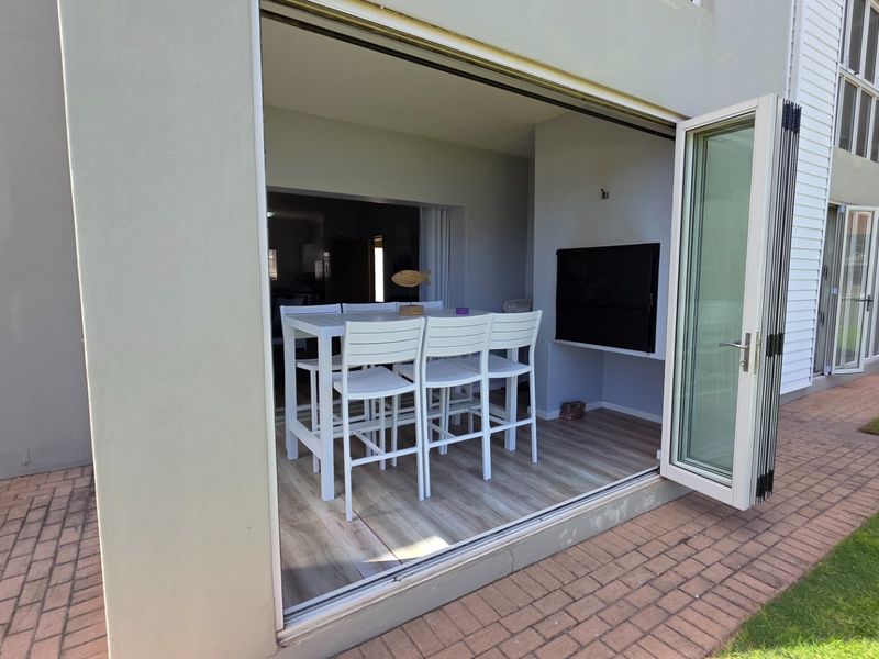 Ground Floor Apartment... Very Popular Complex... Close to The Beach !!! - Photo 2