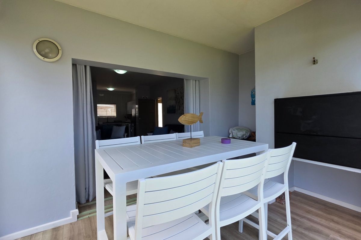 Ground Floor Apartment... Very Popular Complex... Close to The Beach !!! - Photo 3