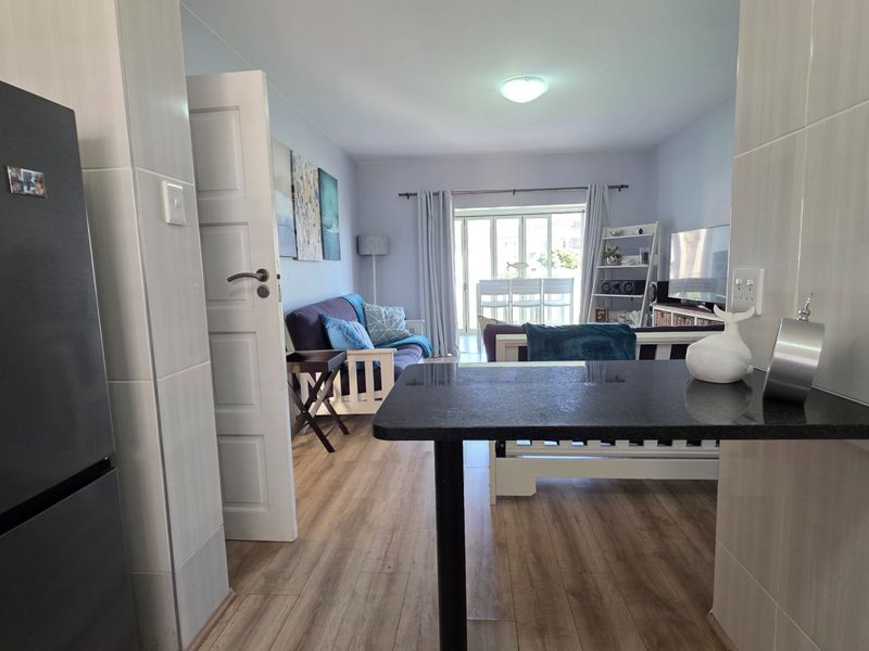 Ground Floor Apartment... Very Popular Complex... Close to The Beach !!! - Photo 10