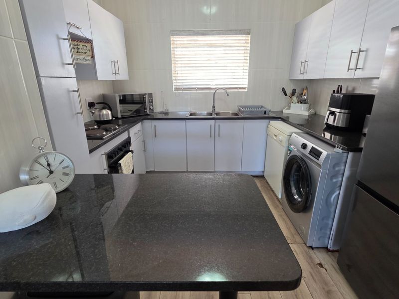 Ground Floor Apartment... Very Popular Complex... Close to The Beach !!! - Photo 7