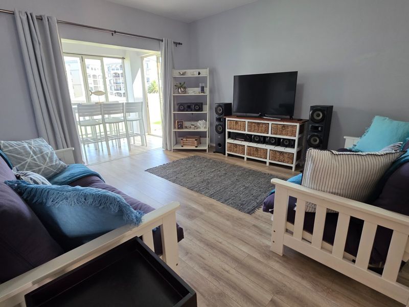 Ground Floor Apartment... Very Popular Complex... Close to The Beach !!! - Photo 4