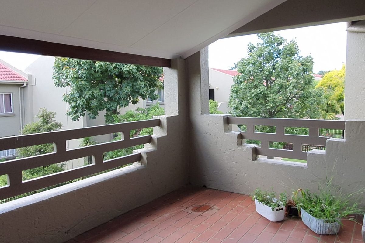 Neat and secure apartment in Edenglen  - Photo 5