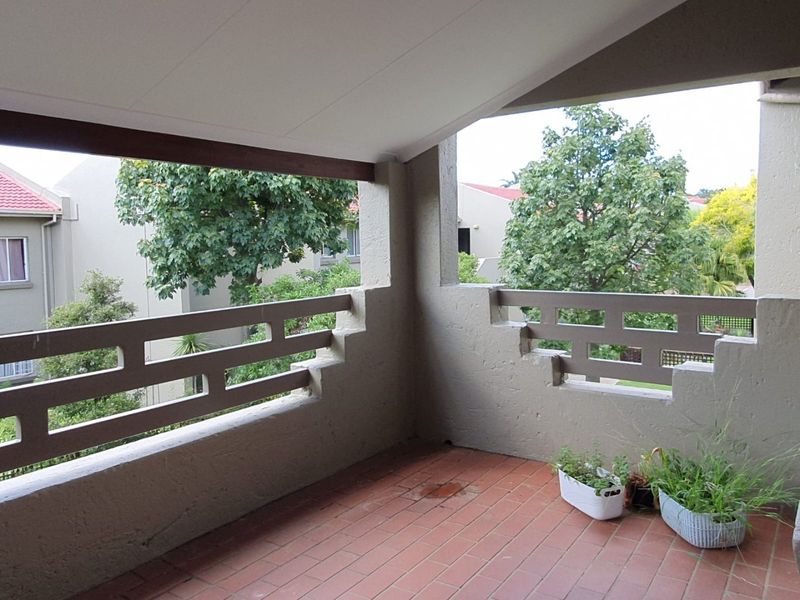 Neat and secure apartment in Edenglen  - Photo 5