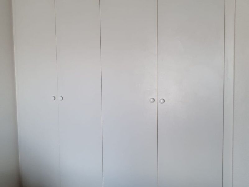 Neat and secure apartment in Edenglen  - Photo 9