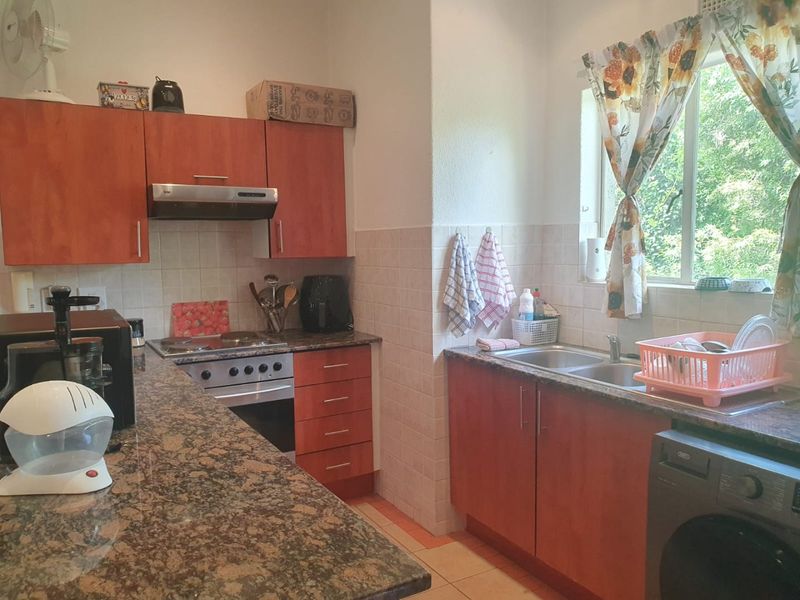 Neat and secure apartment in Edenglen  - Photo 7