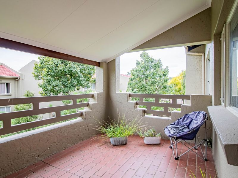 Neat and secure apartment in Edenglen  - Photo 3
