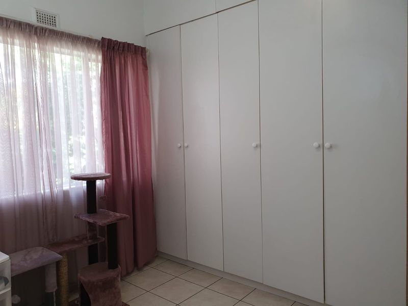 Neat and secure apartment in Edenglen  - Photo 9