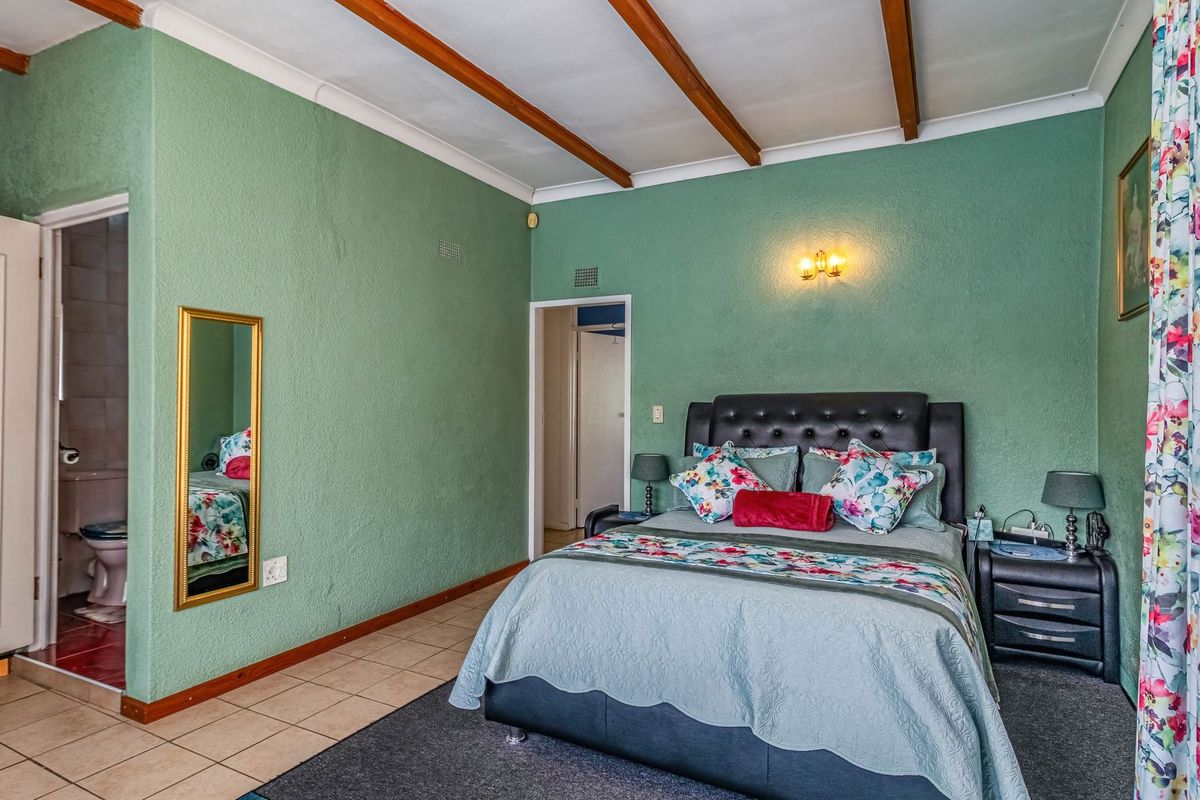 DUAL MANDATE - Family Home with Flatlet opposite School - Photo 3