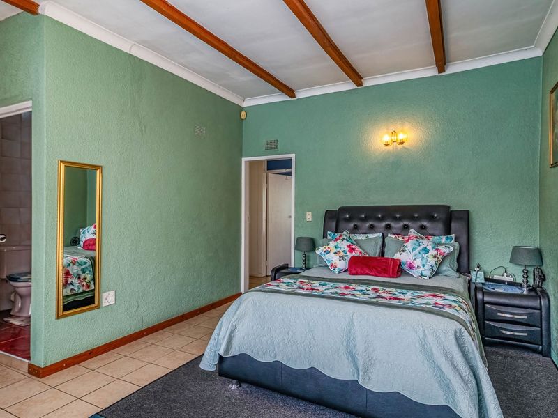 DUAL MANDATE - Family Home with Flatlet opposite School - Photo 3