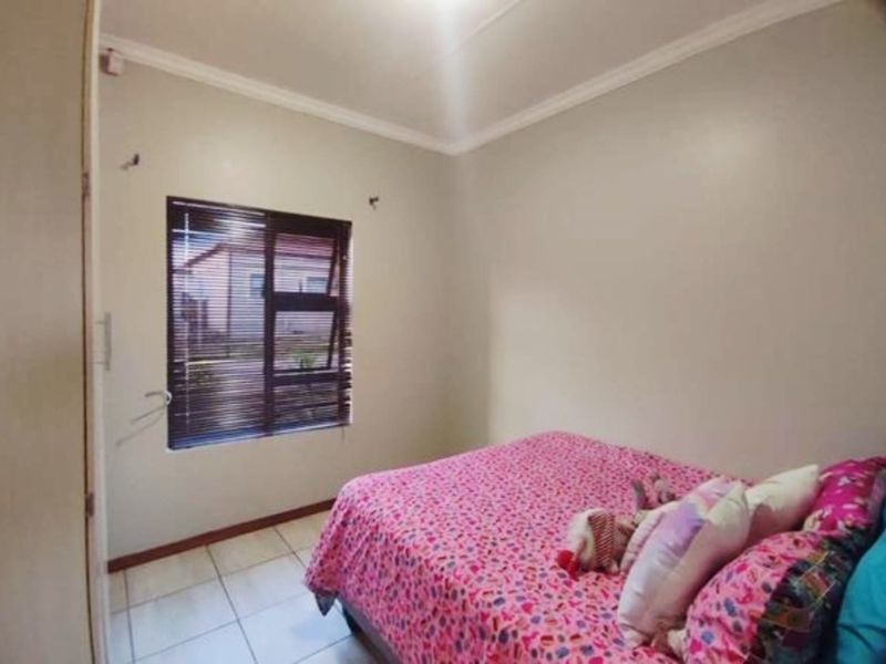 Terra-nova! Nestled in a secured complex. - Photo 6