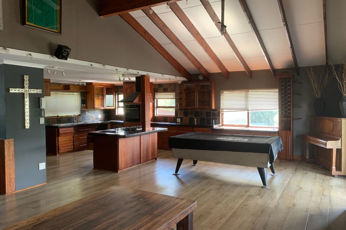 Spacious Family Home in Sedgefield with Pool and Entertainment Deck - Photo 2