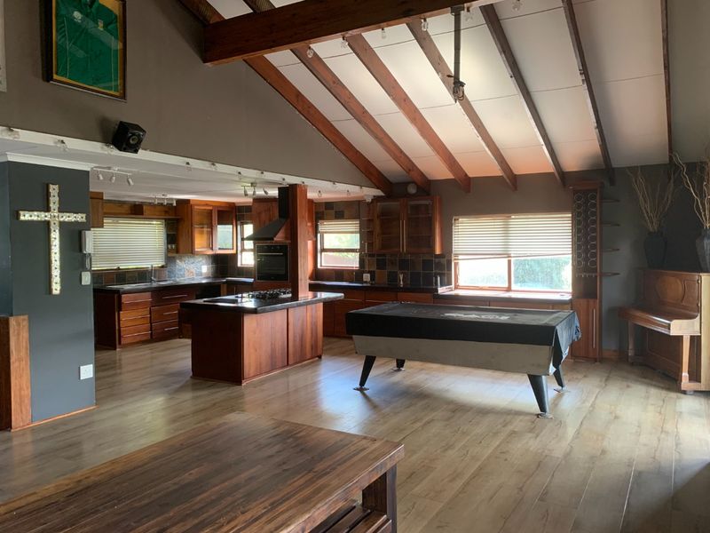 Spacious Family Home in Sedgefield with Pool and Entertainment Deck - Photo 2