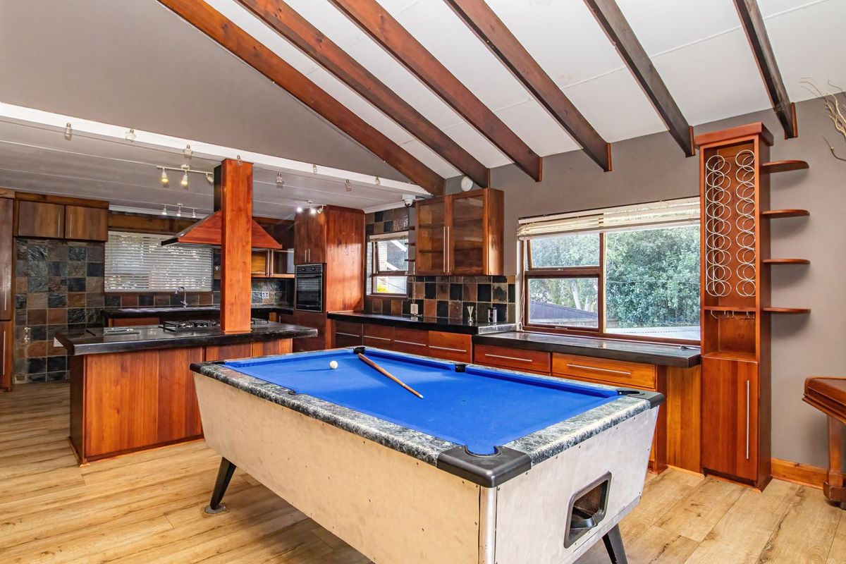 Spacious Family Home in Sedgefield with Pool and Entertainment Deck - Photo 3