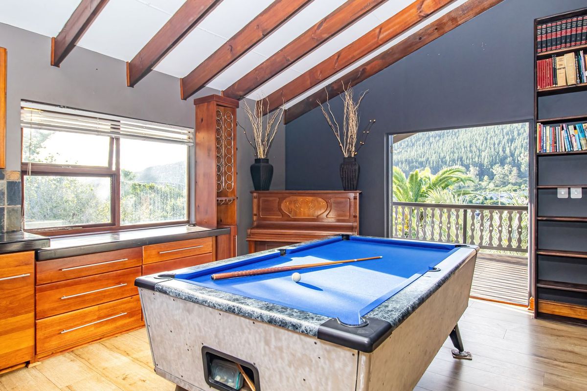 Spacious Family Home in Sedgefield with Pool and Entertainment Deck - Photo 4