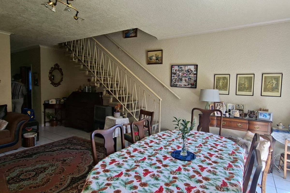 Spacious 2 Bedroom Duplex is the heart of Beyers Park - Photo 5