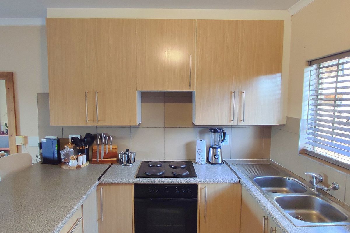 Modern 3 Bedroom Corner Townhouse in Secure Complex - Photo 3