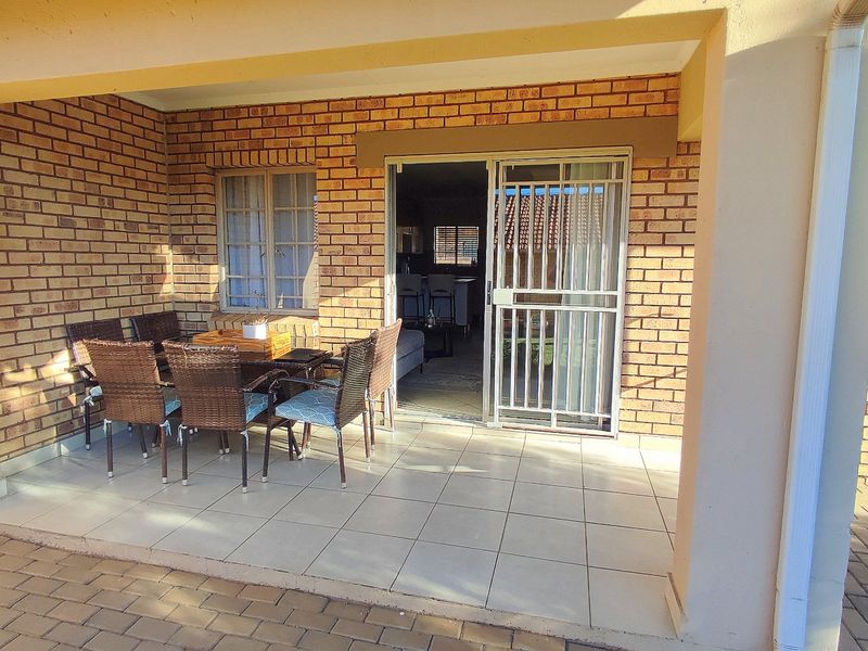 Modern 3 Bedroom Corner Townhouse in Secure Complex - Photo 10