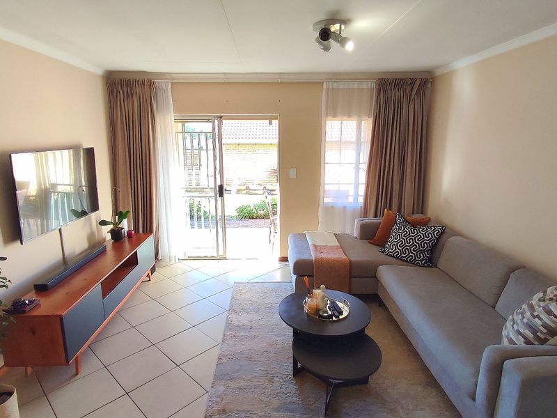 Modern 3 Bedroom Corner Townhouse in Secure Complex - Photo 7