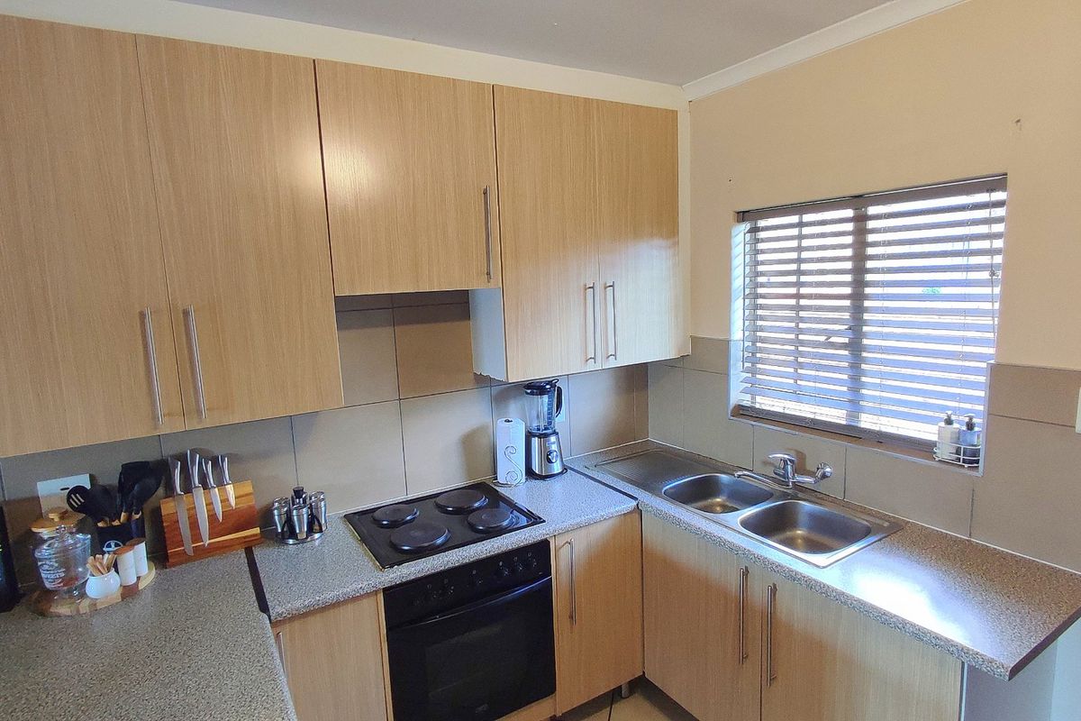 Modern 3 Bedroom Corner Townhouse in Secure Complex - Photo 5