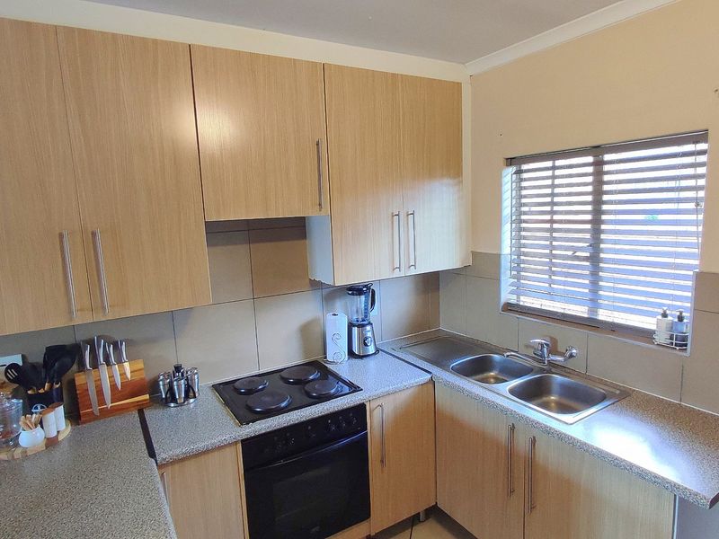 Modern 3 Bedroom Corner Townhouse in Secure Complex - Photo 5