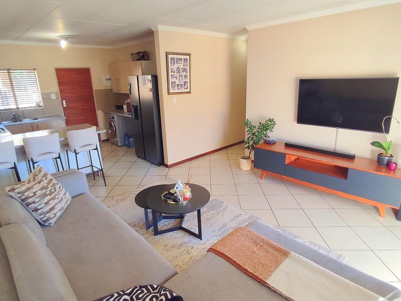 Modern 3 Bedroom Corner Townhouse in Secure Complex - Photo 6