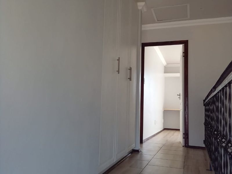 Three Bedroom Double Storey Townhouse to rent in Margate Mews - Photo 4