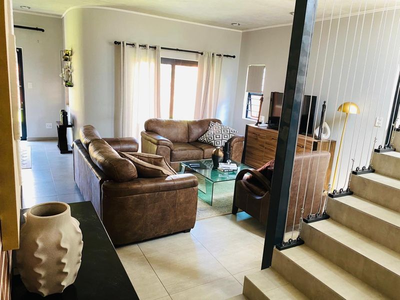 3 Bedroom Double-Storey House to Rent in Baltimore Lifestyle Estate. - Photo 4