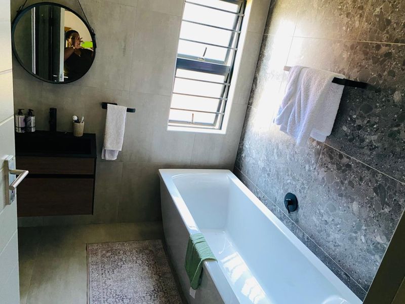 3 Bedroom Double-Storey House to Rent in Baltimore Lifestyle Estate. - Photo 9