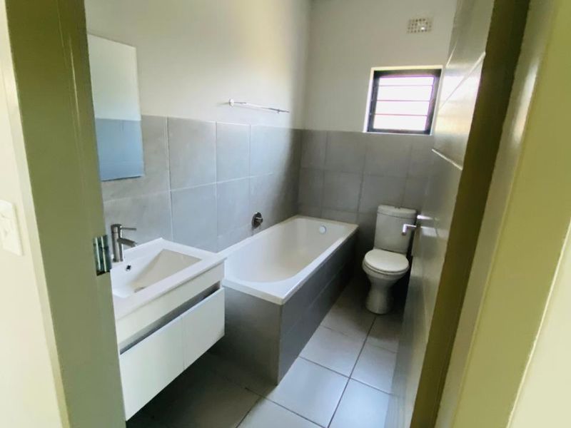 3 Bedroom Double-Storey House to Rent in Baltimore Lifestyle Estate. - Photo 8