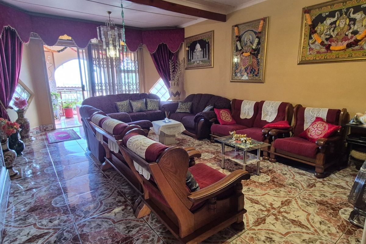 Family Retreat in Stanger Manor  - Photo 2