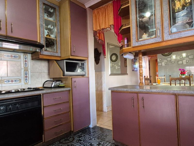 Family Retreat in Stanger Manor  - Photo 5