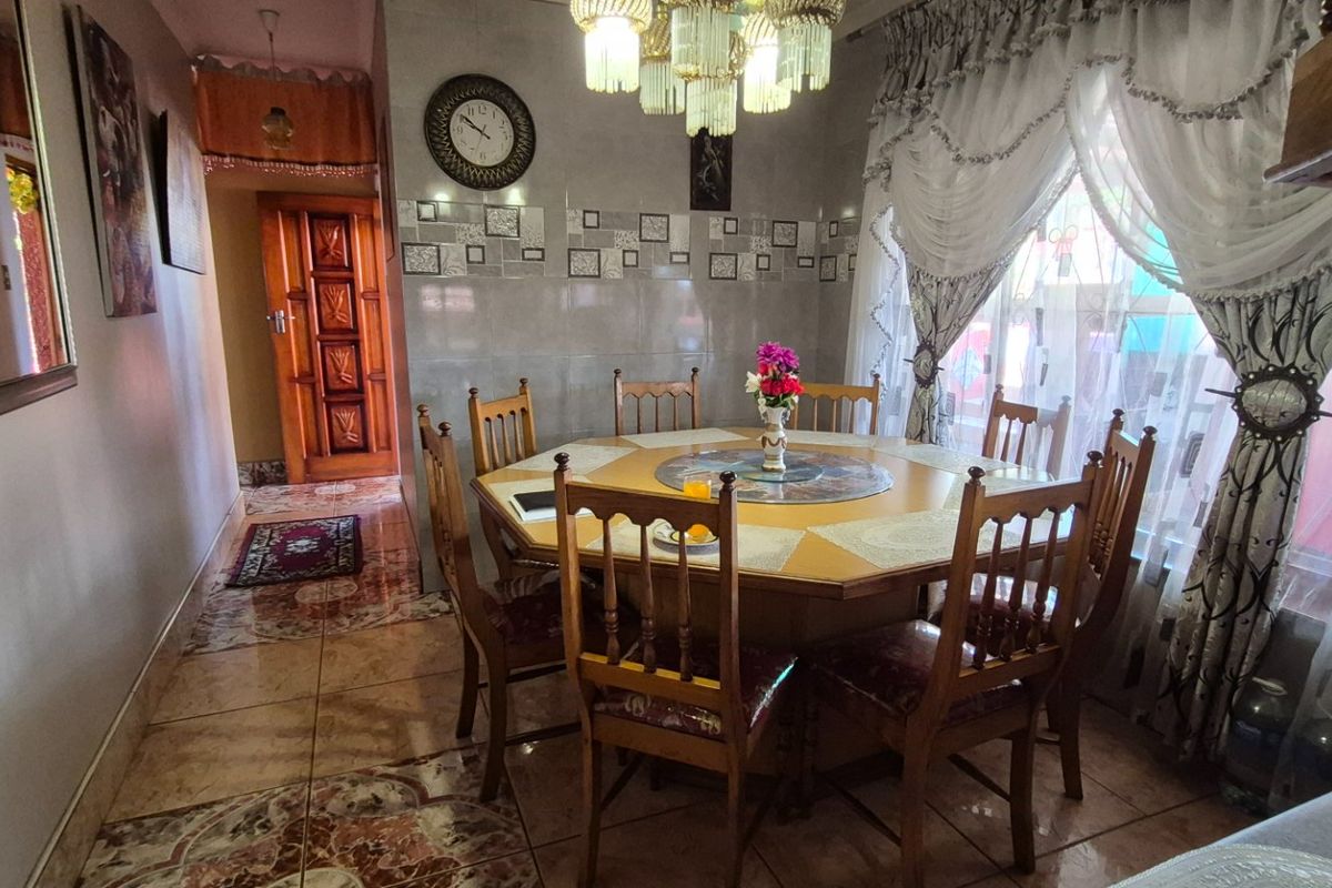 Family Retreat in Stanger Manor  - Photo 3