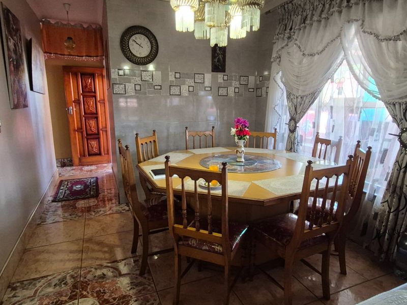 Family Retreat in Stanger Manor  - Photo 3