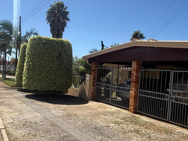 CHARMING 3 Bed Family Home  - Photo 3